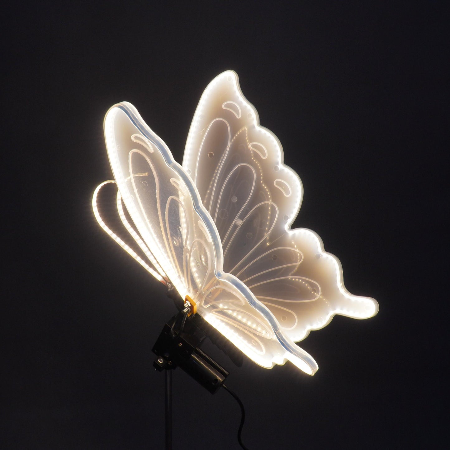 TODAY'S SPECIAL OFFER-50% OFF LED Glowing Butterfly Garden Stake – Dynamic Light Outdoor Waterproof Decor