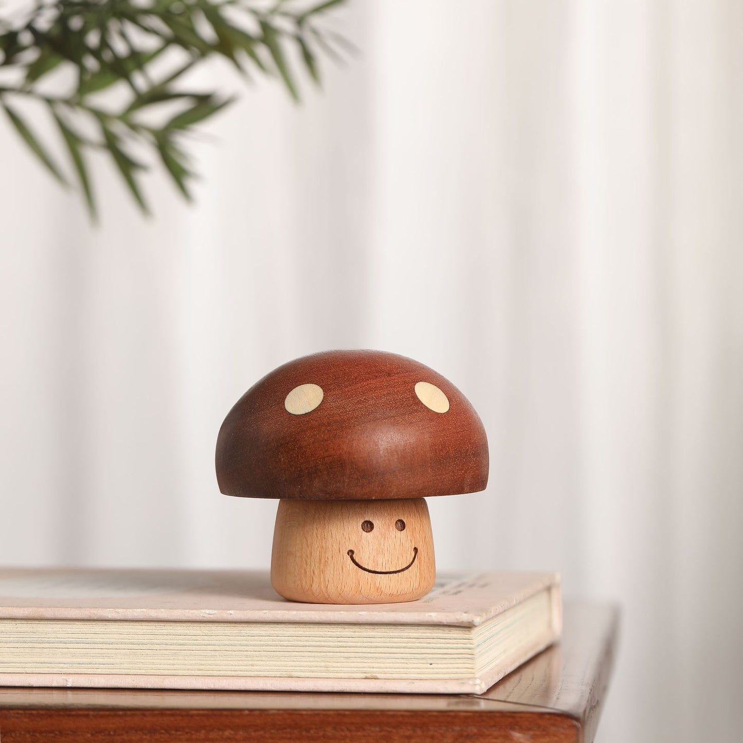 🍄 Handcrafted Ebony Wood Mushroom Music Box – Vintage Wind-Up Melody Gift
