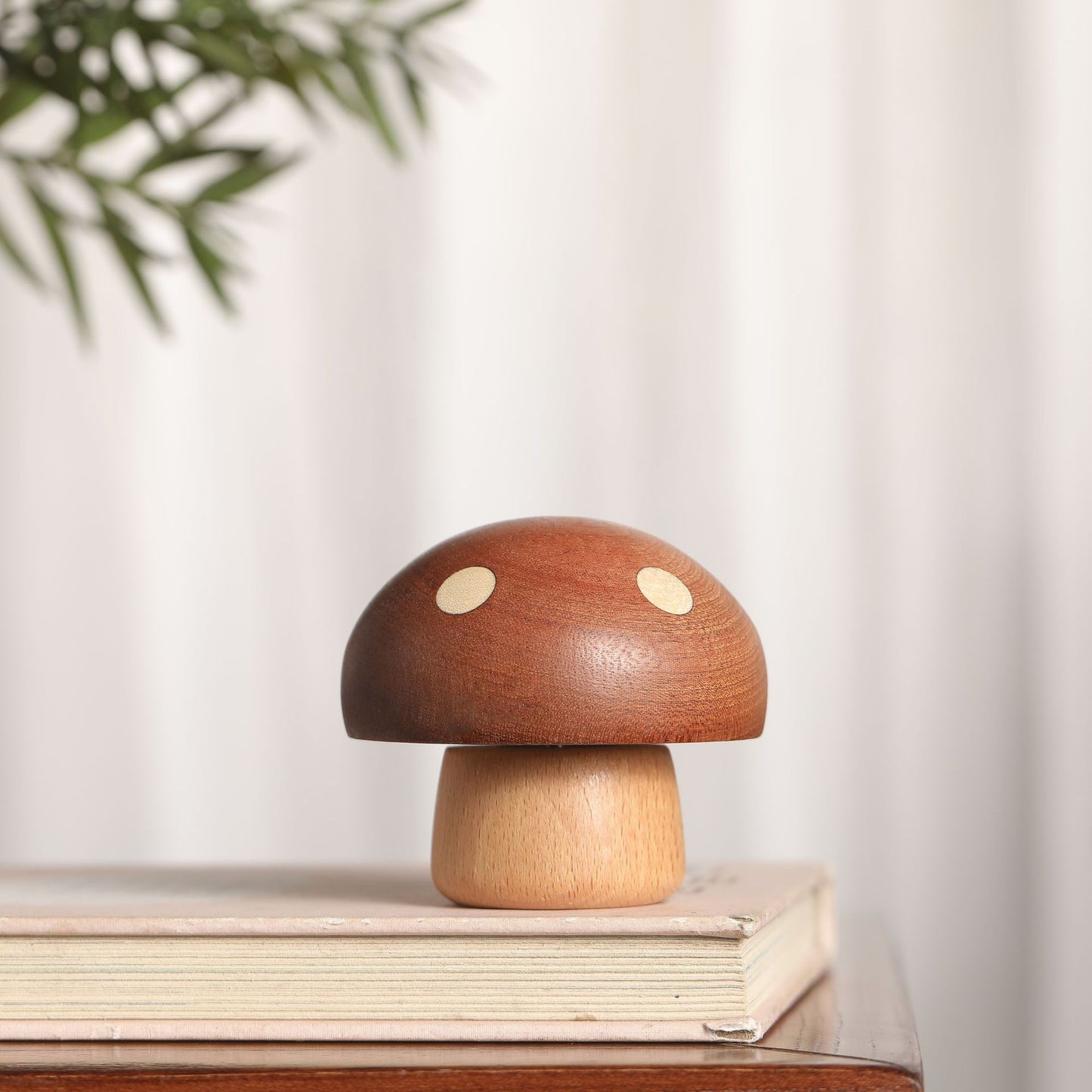 🍄 Handcrafted Ebony Wood Mushroom Music Box – Vintage Wind-Up Melody Gift