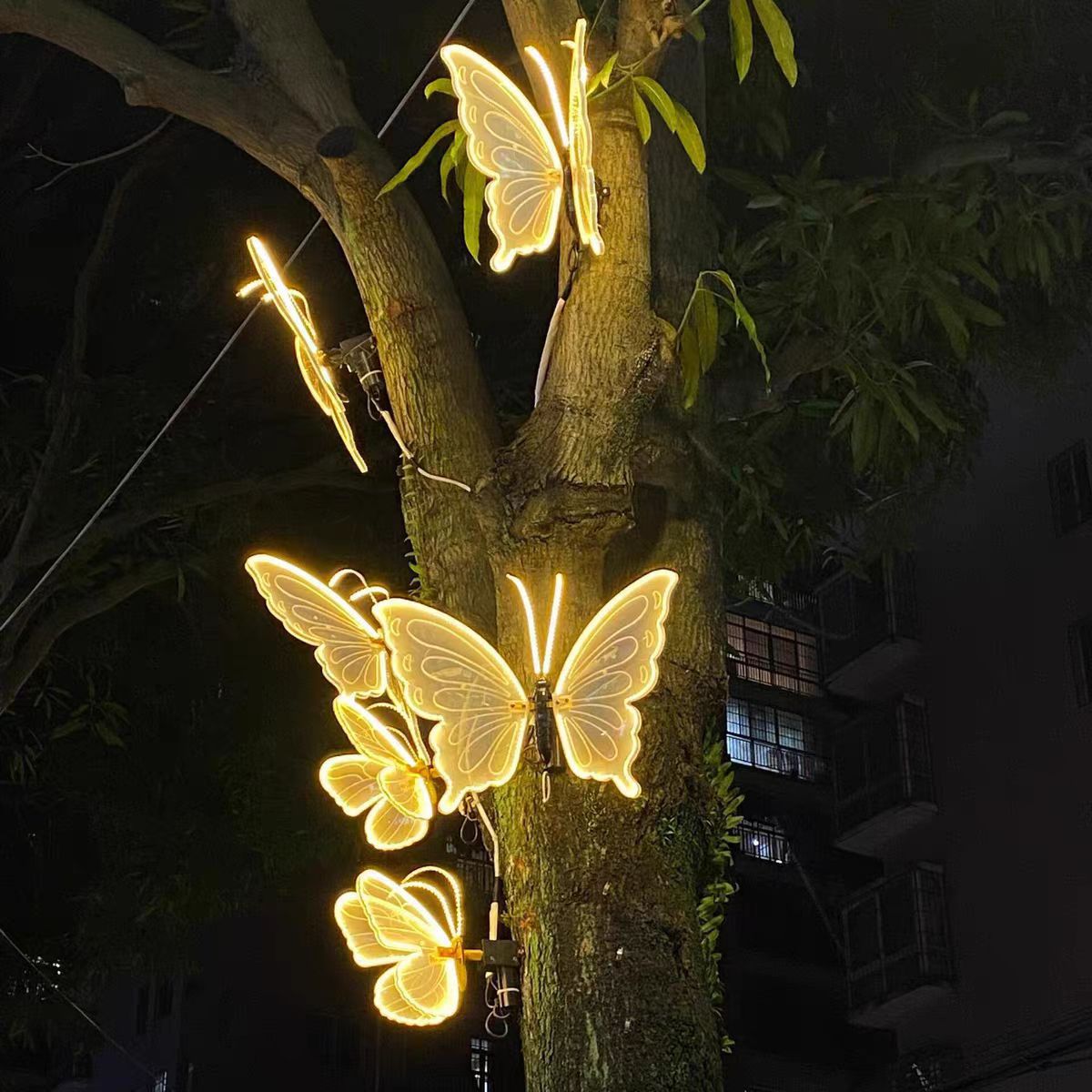 TODAY'S SPECIAL OFFER-50% OFF LED Glowing Butterfly Garden Stake – Dynamic Light Outdoor Waterproof Decor