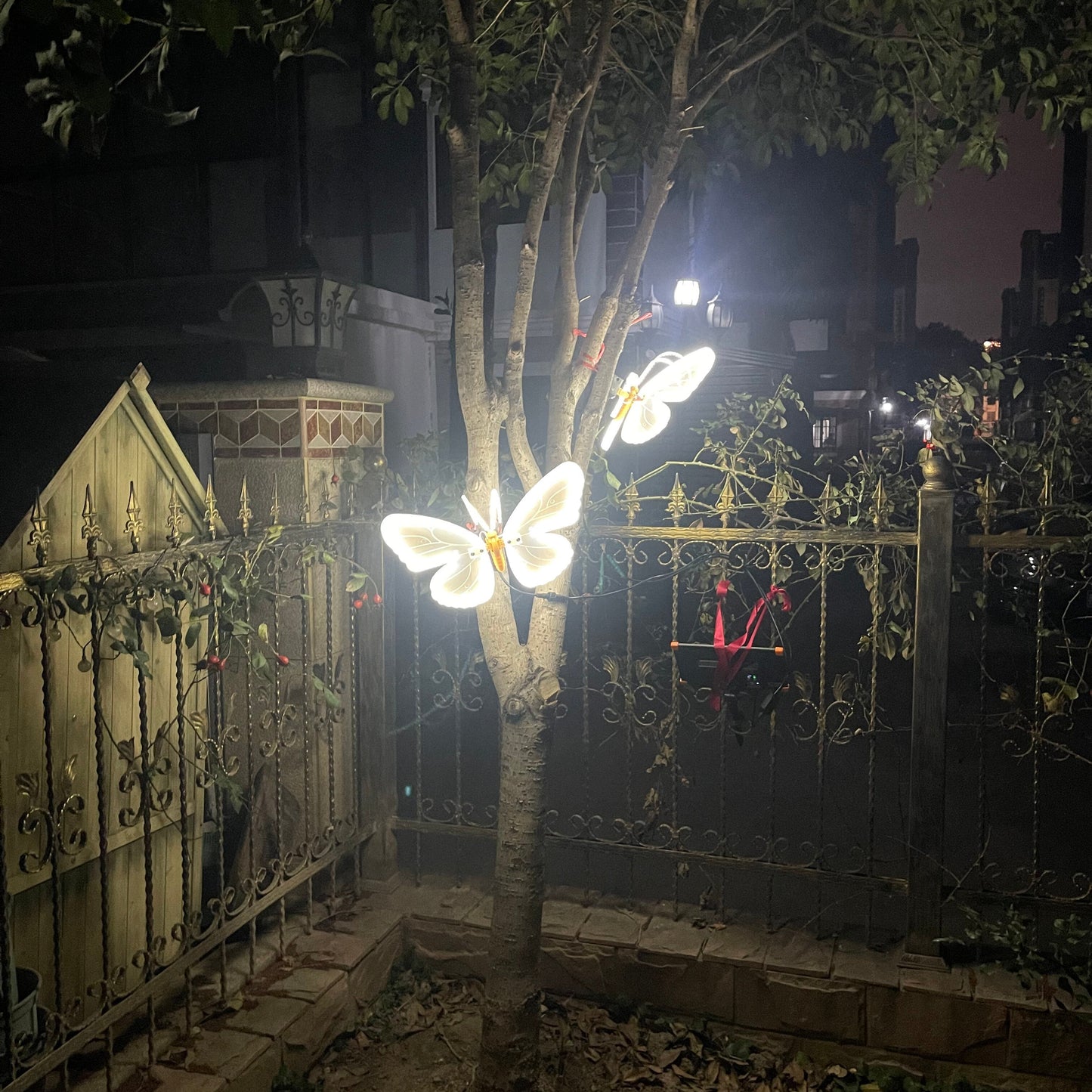 TODAY'S SPECIAL OFFER-50% OFF LED Glowing Butterfly Garden Stake – Dynamic Light Outdoor Waterproof Decor